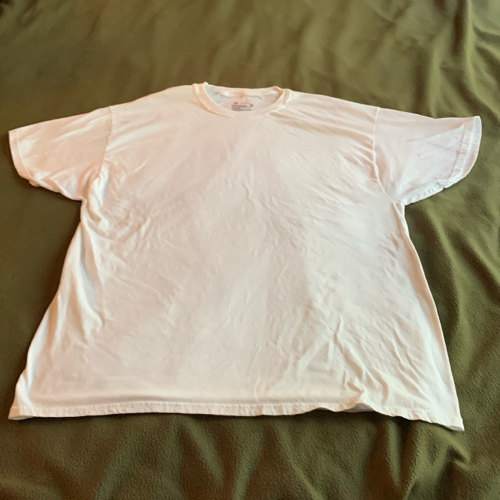 Men’s Hanes white, short sleeve t-shirt. Size XL